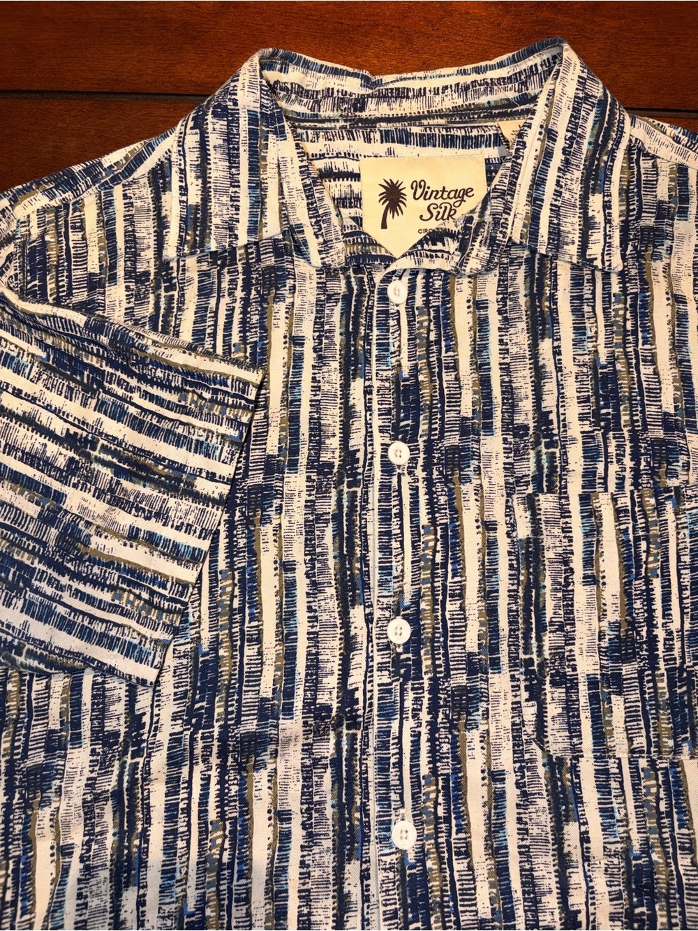 Vintage Silk Mens Circa 1969 Blue Abstract Stripe Silk Rayon Shirt Size Large